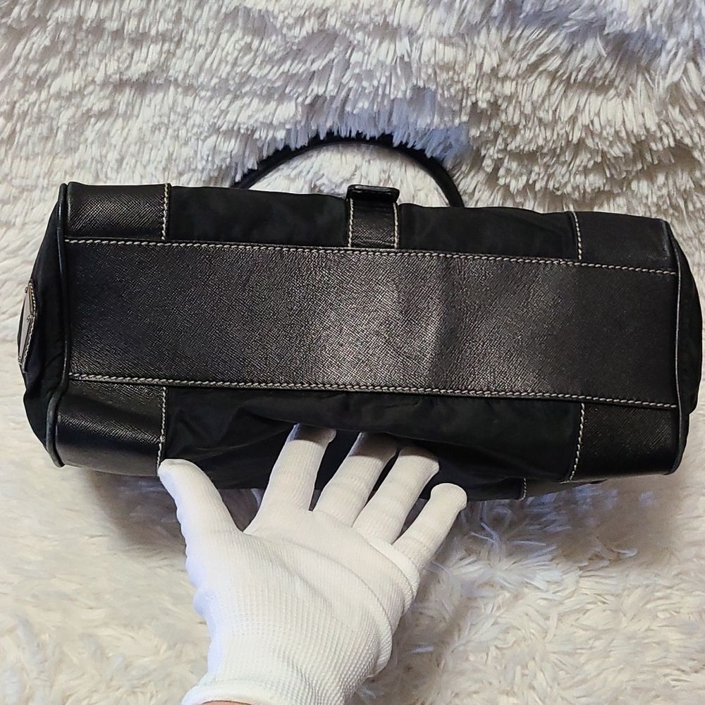 💯 Authentic Prada Handbag 🍀 - Picture 5 of 14